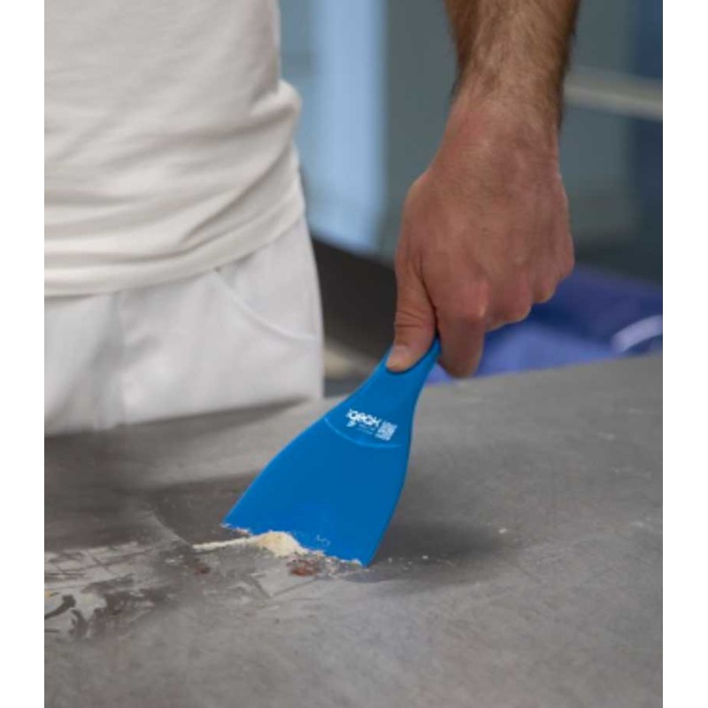 Grattoir à main 75 mm bleu en utilisation - Mon équipement