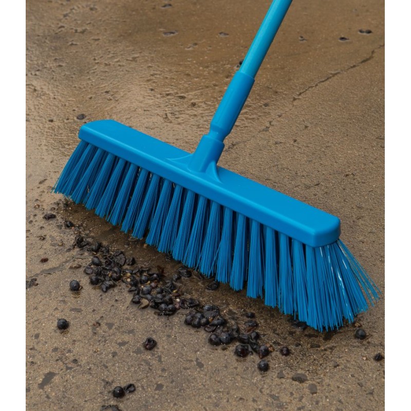 Balai d’extérieur très dur 530 mm en utilisation